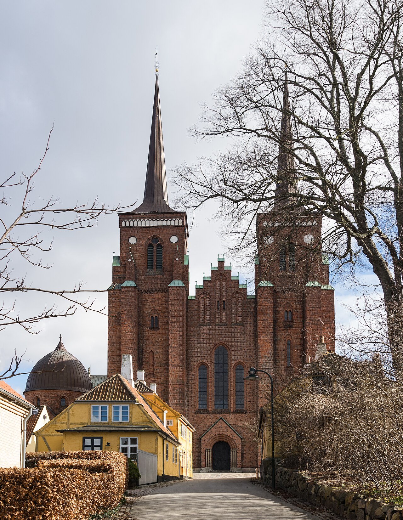 La fachada de la catedral de Roskilde